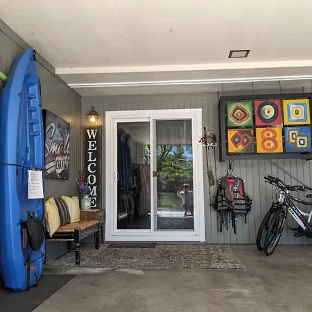Lake Front Studio With Kayaks Bikes Near Greenbelt